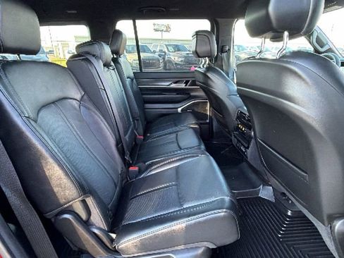 Used 2024 Jeep Wagoneer Series II w/ Flexible Seating Group RWD image 28