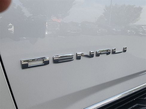 Certified 2022 GMC Yukon Denali image 33