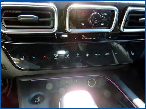 Used 2026 Nissan Sentra SR w/ SR Premium Package FWD image 19