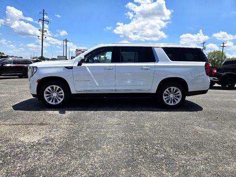 Used 2023 GMC Yukon XL SLT image 4