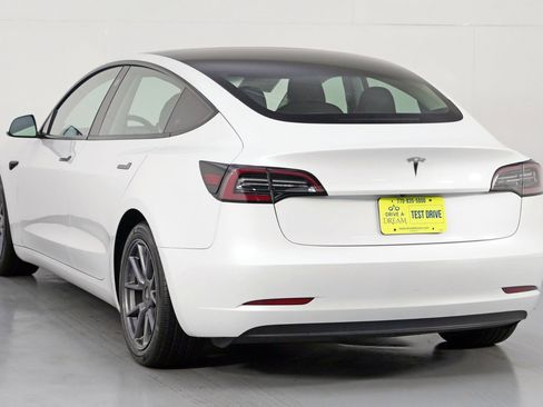 Used 2023 Tesla Model 3 Standard Range image 51