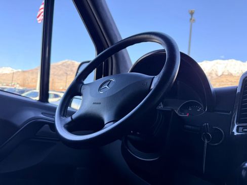 Used 2013 Mercedes-Benz Sprinter 2500 image 9