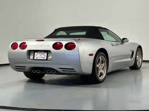 Used 2004 Chevrolet Corvette Convertible w/ Preferred Equipment Group RWD image 12
