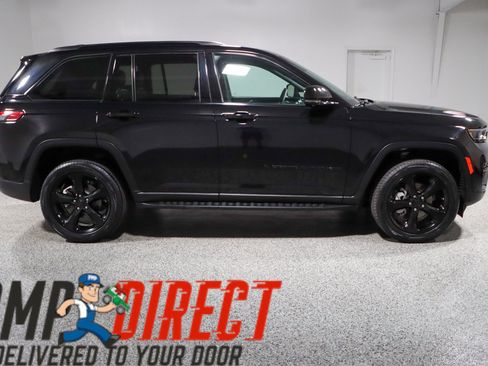 Used 2024 Jeep Grand Cherokee Limited w/ Luxury Tech Group II AWD/4WD image 6