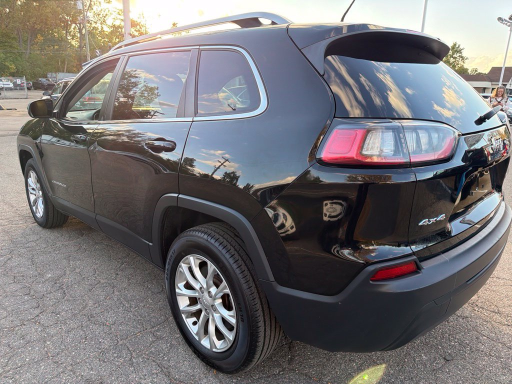 Used 2019 Jeep Cherokee Latitude w/ Cold Weather Group AWD/4WD image 7