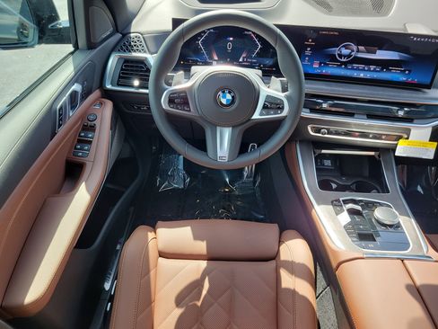 New 2026 BMW X5 xDrive40i w/ M Sport Package AWD/4WD image 11