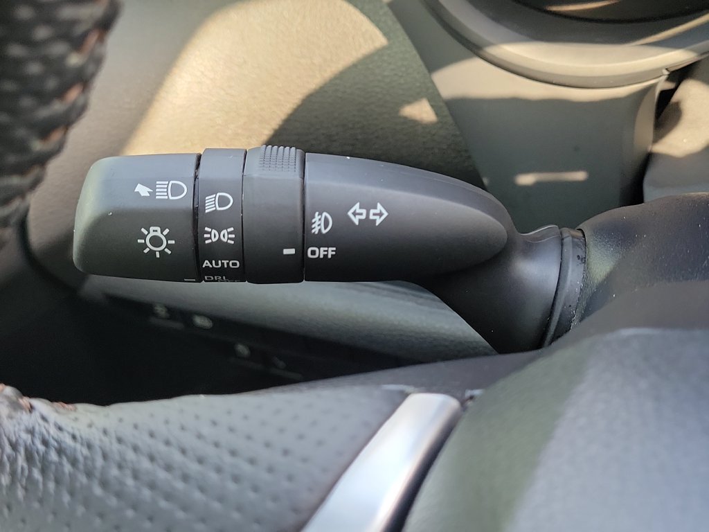 Used 2025 Toyota Sienna Limited FWD image 11