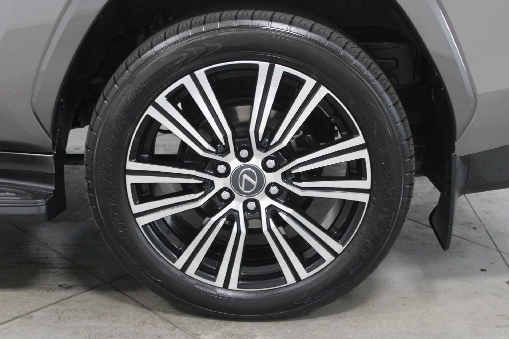 Used 2024 Lexus LX 600 4WD w/ Luxury Package image 18
