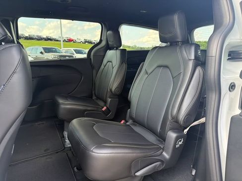 New 2027 Chrysler Pacifica Select FWD image 38