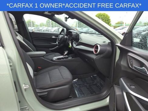 Used 2024 Chevrolet Trax RS w/ Sunroof Package FWD image 49