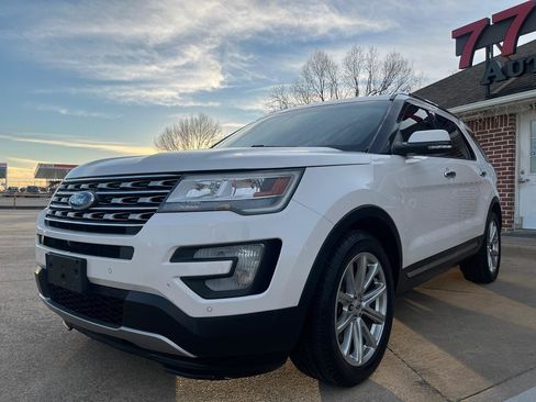 Used 2016 Ford Explorer Limited image 3