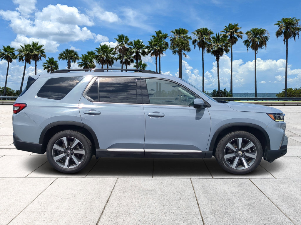 Used 2023 Honda Pilot Touring image 4