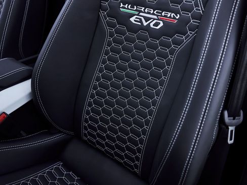 Used 2024 Lamborghini Huracan EVO image 46