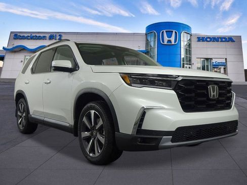 New 2025 Honda Pilot Touring image 7