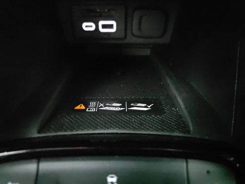 Used 2023 Chevrolet Bolt EUV LT image 37