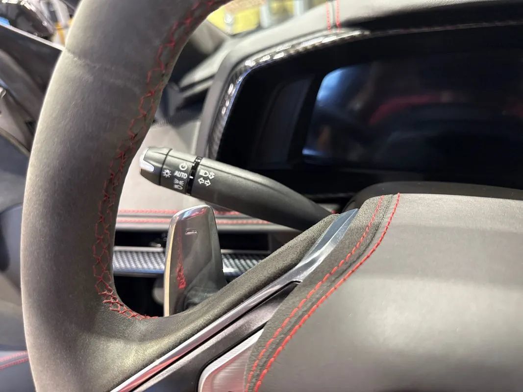 Used 2022 Chevrolet Corvette Stingray Premium Conv w/ Z51 Performance Package RWD image 94