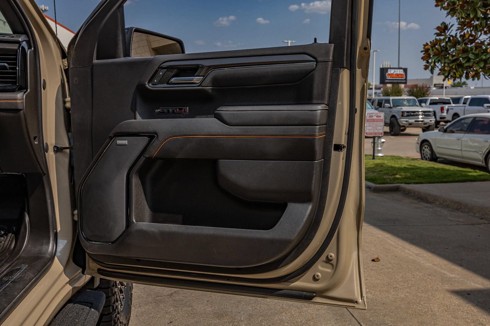Used 2022 GMC Sierra 1500 AT4 w/ AT4 Preferred Package AWD/4WD image 38