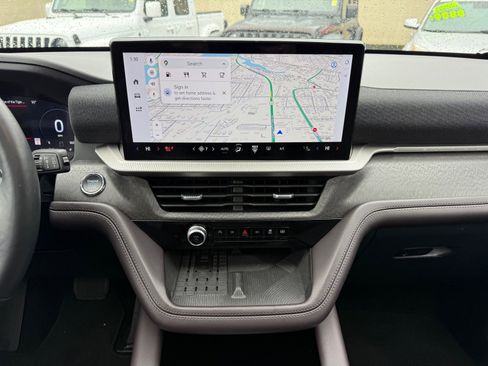 Used 2025 Ford Explorer Platinum w/ LUX Leather Package image 24