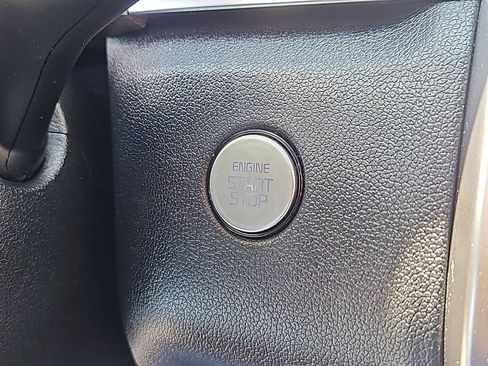 Certified 2022 Kia Sorento S w/ Panoramic Sunroof Package AWD/4WD image 24