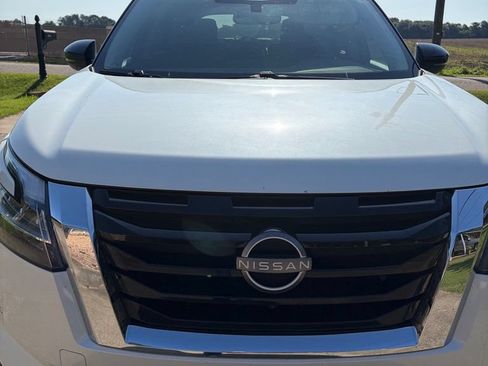 Used 2022 Nissan Pathfinder SL w/ SL Premium Package FWD image 1