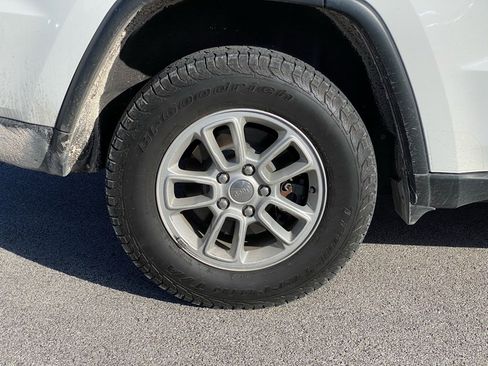 Used 2020 Jeep Grand Cherokee Laredo image 8