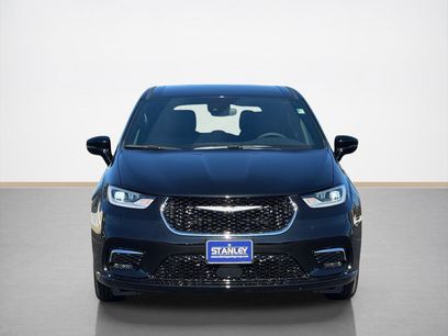 New 2026 Chrysler Pacifica Select