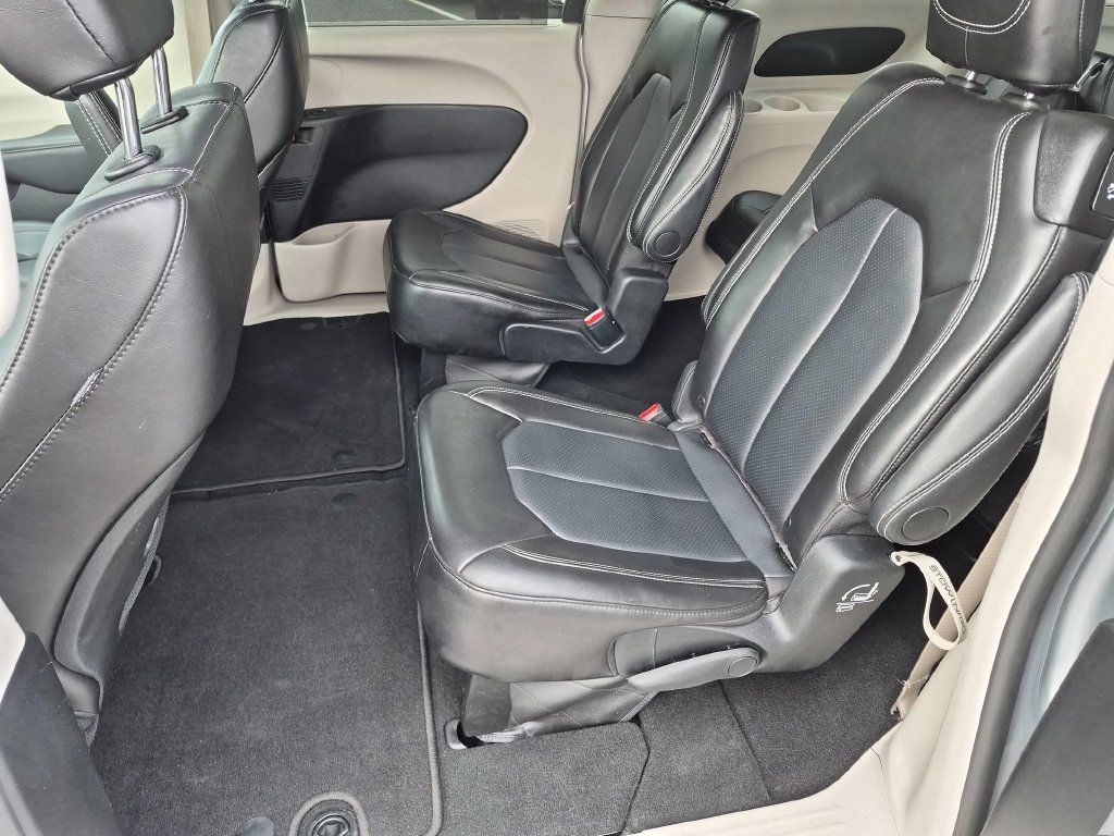 Used 2024 Chrysler Pacifica Touring-L FWD image 23