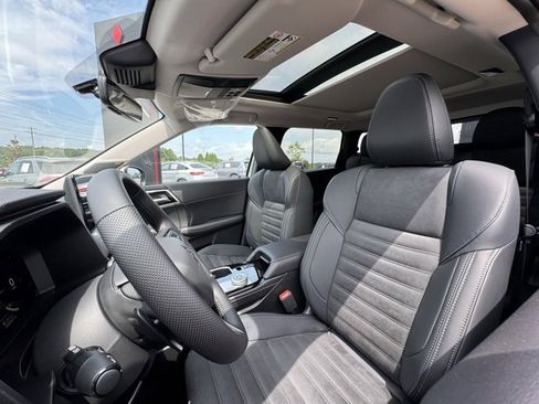 New 2025 Mitsubishi Outlander AWD image 17