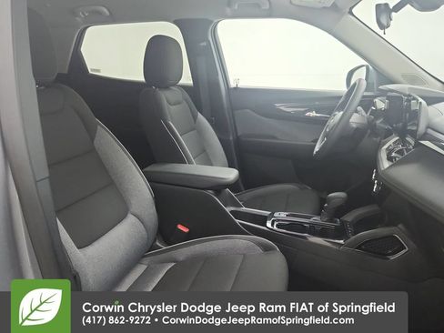 Used 2025 Chevrolet TrailBlazer LT AWD/4WD image 30