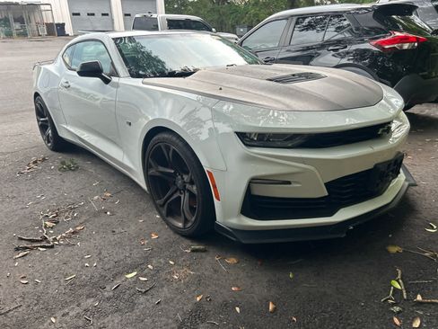 Used 2021 Chevrolet Camaro SS RWD image 6