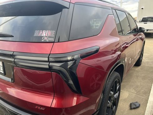 Used 2024 Chevrolet Traverse RS image 8