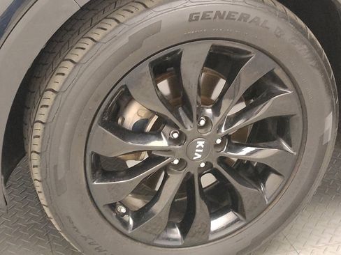 Used 2020 Kia Sorento S image 31