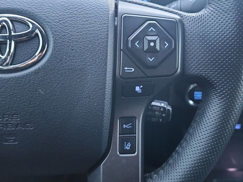 Used 2018 Toyota Tacoma TRD Sport image 19