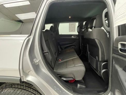 Used 2021 Jeep Grand Cherokee Laredo image 12