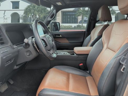 Used 2024 Lexus GX 550 w/ Cold Area Package AWD/4WD image 11