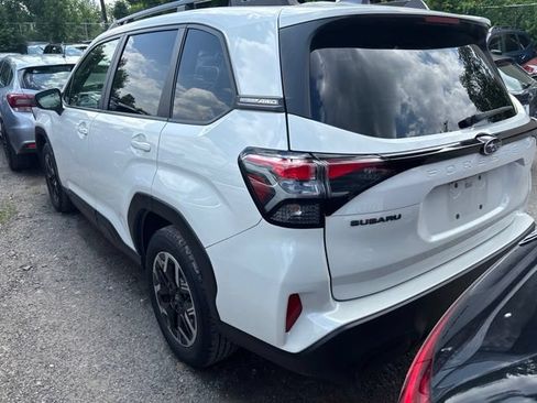 Used 2025 Subaru Forester Premium AWD/4WD image 7