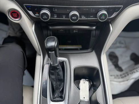 Used 2018 Honda Accord Touring image 16
