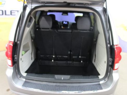 Used 2019 Dodge Grand Caravan SXT FWD image 15