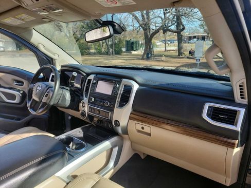 Used 2016 Nissan Titan SL image 43