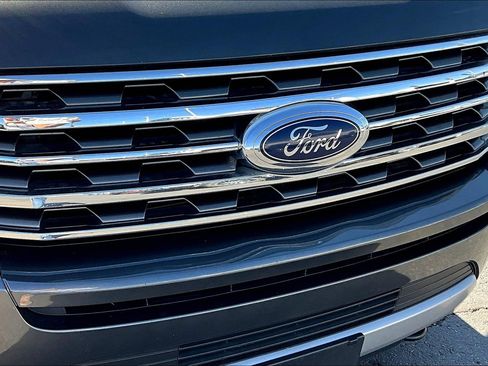 Used 2019 Ford Expedition XLT image 33