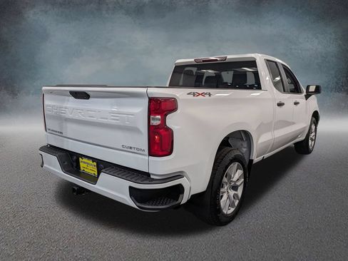 Used 2020 Chevrolet Silverado 1500 Custom w/ Custom Value Package AWD/4WD image 4