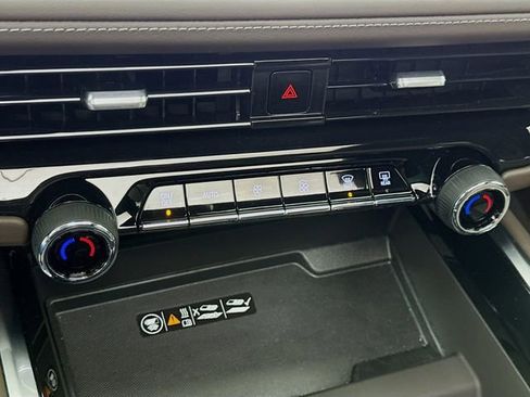 Used 2025 Chevrolet Suburban Z71 w/ Comfort Package image 17