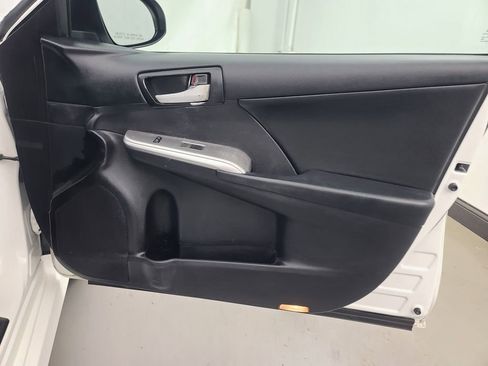 Used 2013 Toyota Camry SE image 13