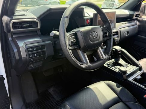 Used 2025 Toyota Tacoma TRD Off-Road image 2