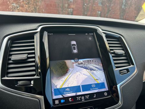 Used 2023 Volvo XC90 B5 Plus w/ Protection Package Premier image 17