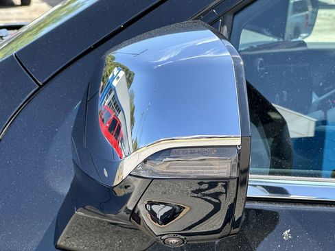 New 2025 Chevrolet Suburban Premier image 37