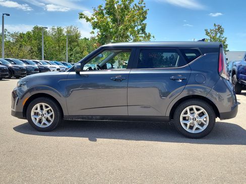 Used 2023 Kia Soul LX w/ LX Technology Package image 7