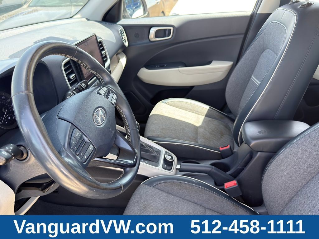 Used 2022 Hyundai Venue Limited FWD image 11