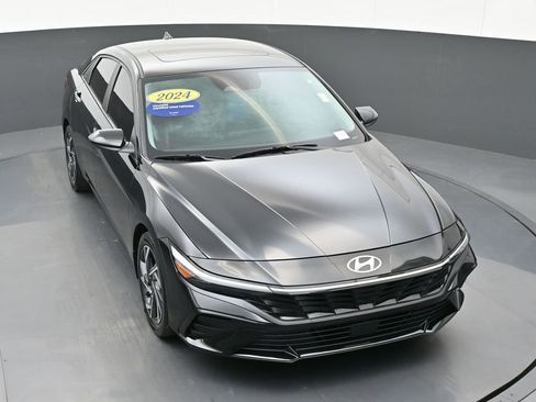 Used 2024 Hyundai Elantra SEL w/ Convenience Package image 36