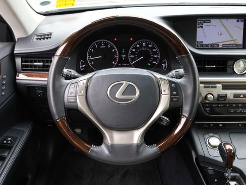 Used 2015 Lexus ES 350 w/ Luxury Package FWD image 29